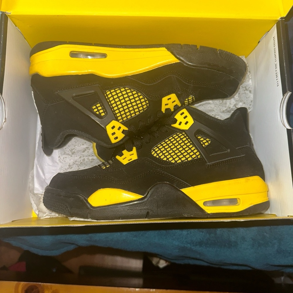 thunder 4’s, worn quite a bit but still in great condition.